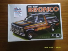 NEW SEALED MPC 1982 FORD BRONCO MODEL KIT 2 N 1 1/25 SCALE RETRO DELUXE