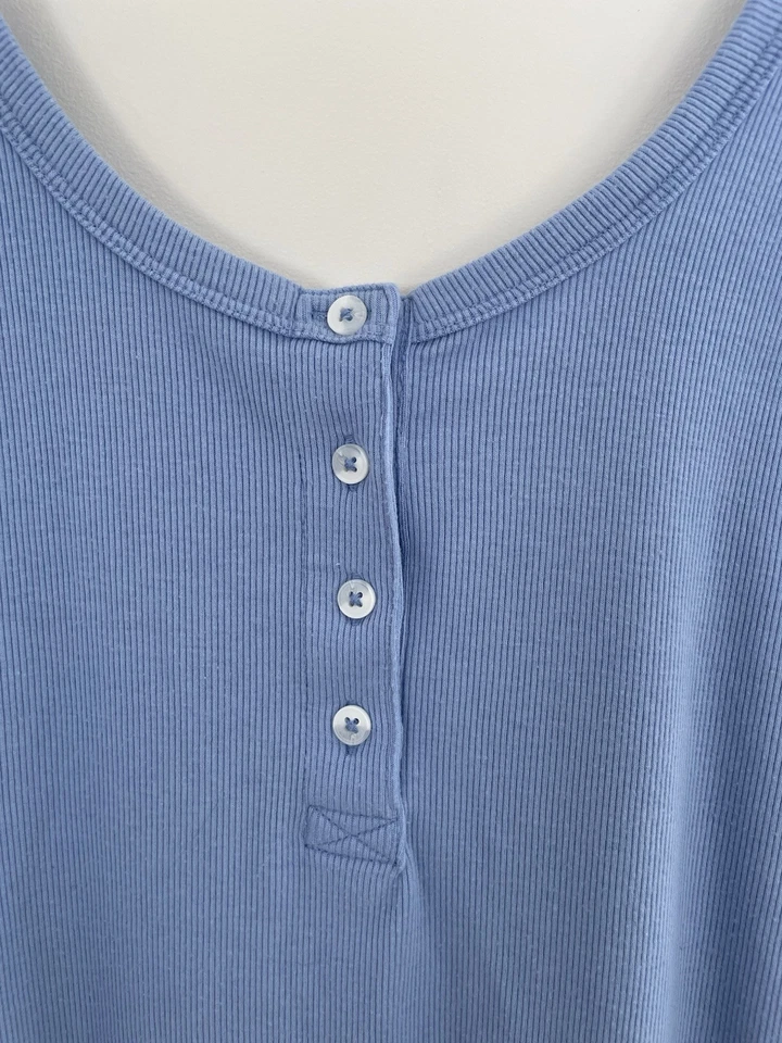 O.N.L.Y. Camiseta sin mangas Old Navy para mujer ultra ligera elástica de poliéster punto acanalado azul L Foto 3 de 4