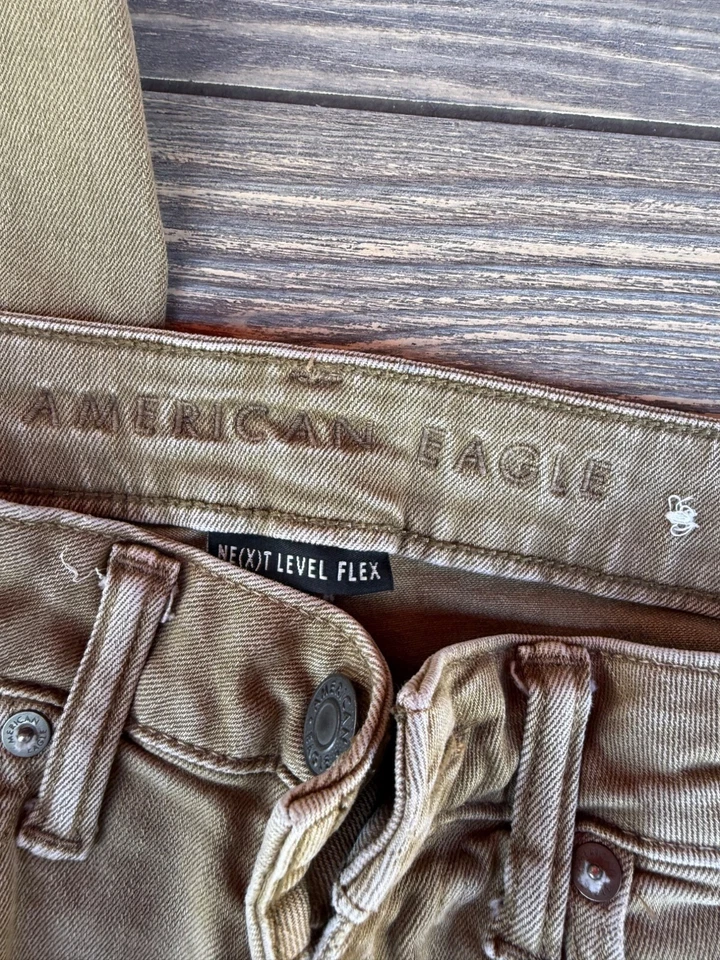 Pantalones de mezclilla elásticos caqui American Eagle Next Level Flex para hombre talla 28x30 Foto 4 de 4