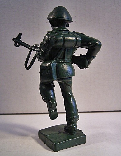 04 074 PGH Effelder DDR Soldat laufend mit LMG aus NVA Taktikkoffer grün (S 24-2 - Picture 2 of 3