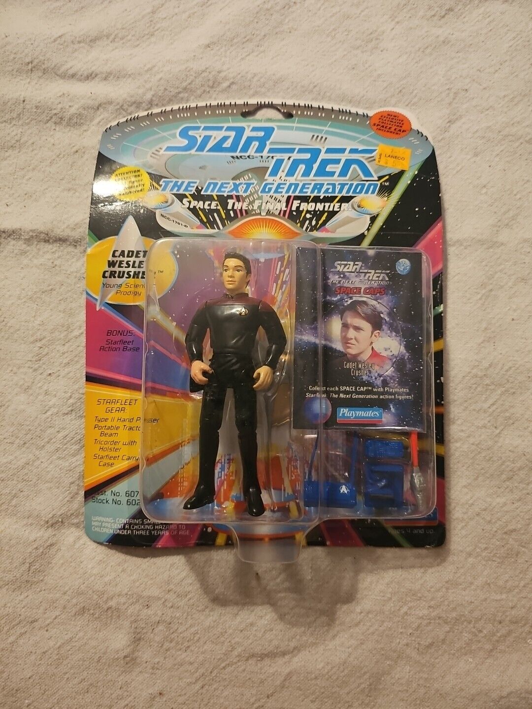 STAR TREK  NEXT GENERATION WESLEY CRUSHER FIGURE ON UNPUNCHED CARD W/ SPACE CAP