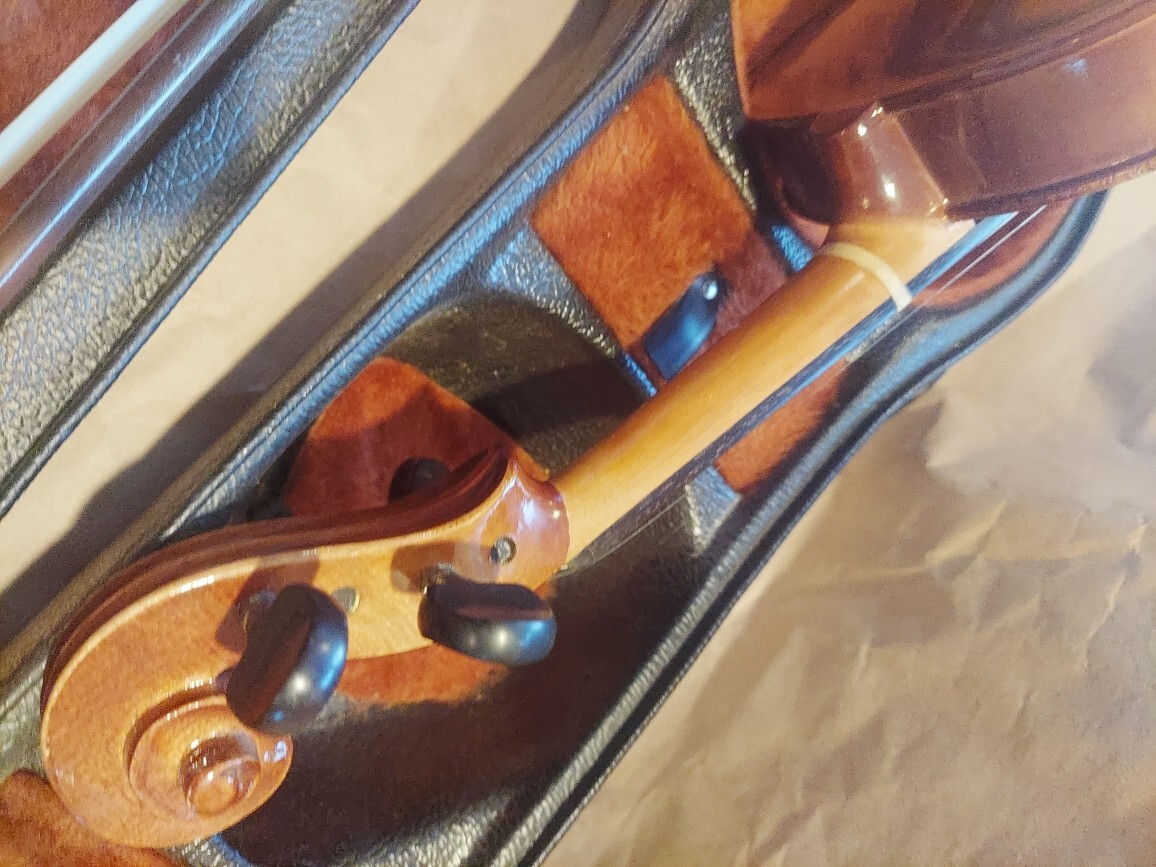 Josef Lorenz Luby (Schonbach) 4/4 Violin, Czech, Glasser bow. Very