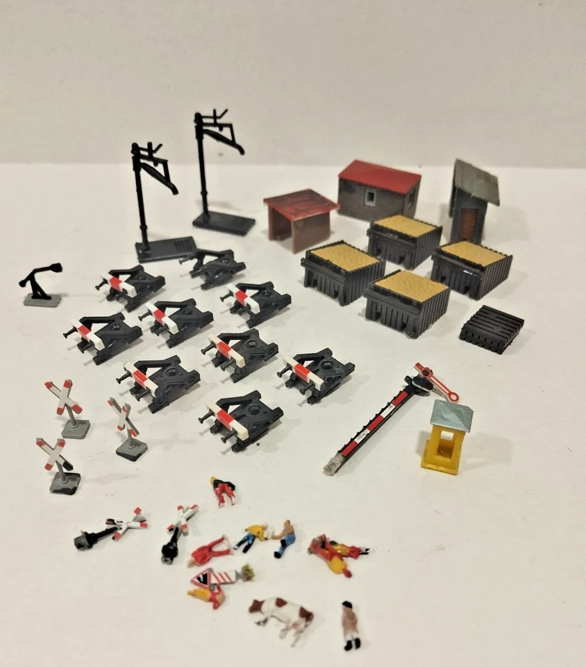 TOPES DE FIN DE VIA,GRUAS DE AGUA,ETC,MARCA MÄRKLIN ESCALA Z 1:220 - Immagine 2 di 2