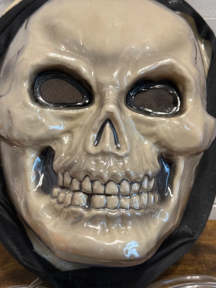 Vintage Halloween Blood Skull Mask Heart Pump 90’s Fun World New Open Package  - Image 2 of 4