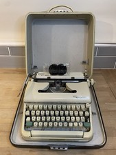 Vintage Olympia Werke AG Wilhelmshaven Typewriter & Case NEEDS TLC