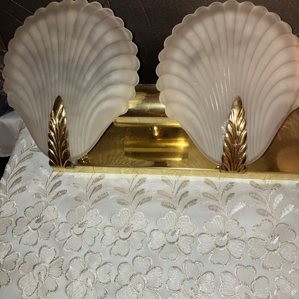 NEW 4 Bulb Vanity Light, Brass Scalloped Shells, Progress Fixture Issue#625,028 - Image 2 of 4