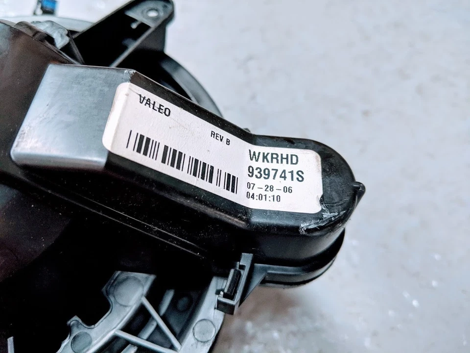 JEEP GRAND CHEROKEE WK AQUECEDOR VENTILADOR MOTOR VALEO 939741S 2005 - 2010 - Imagem 4 de 4