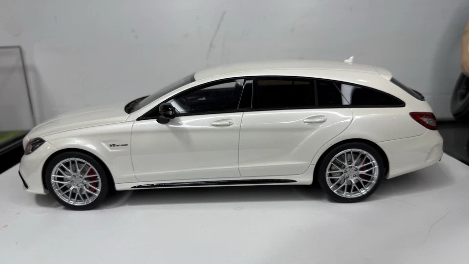 1:18 GT Spirit 2014 Mercedes Benz CLS63 AMG Shooting Brake coche modelo blanco Foto 3 de 4
