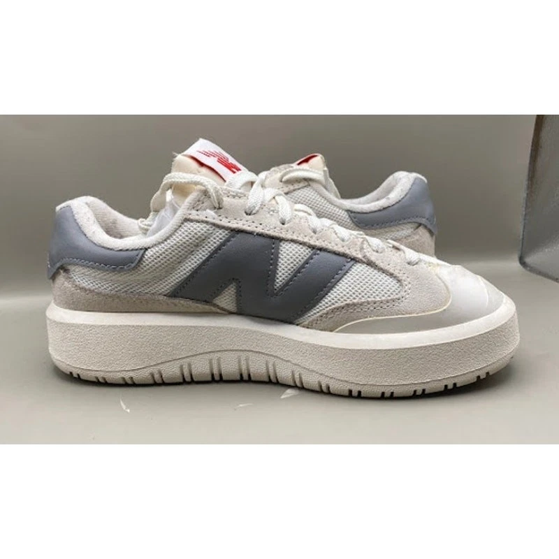 Zapatilla deportiva New Balance CT302 para hombre Sea Salt/Sombra Gris/Rojo CT302RS - Talla 5 D Foto 4 de 4
