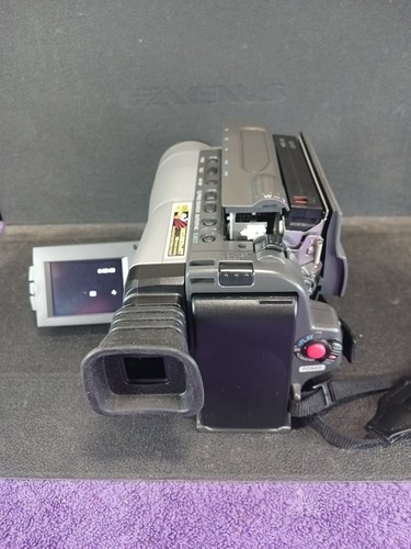 Canon ES400V 8mm Analog Camcorder W/Accessories (Check Pictures For Close Ups Of - Picture 8 of 24