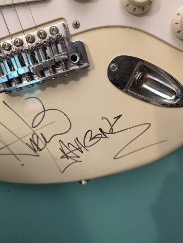 Avril Lavigne Autographed Signed Electric Guitar Light Yellow Squier Fender - Picture 10 of 24