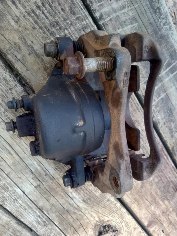 Оригинальный суппорт правого переднего тормоза для Chevrolet Impala 2000-2005 годов выпуска протестирован - Изображение 3 из 4