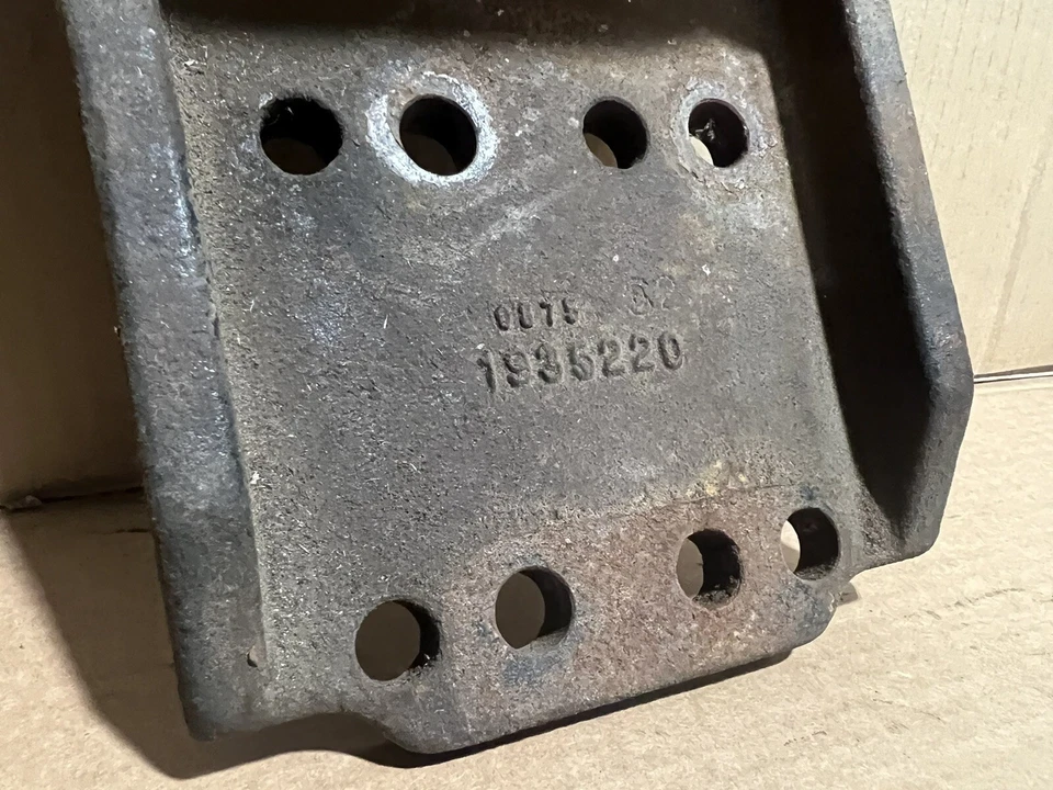 Caterpillar Diesel Engine Motor Mount OEM Genuine Part # 1935220 Left / Right - Image 3 of 4