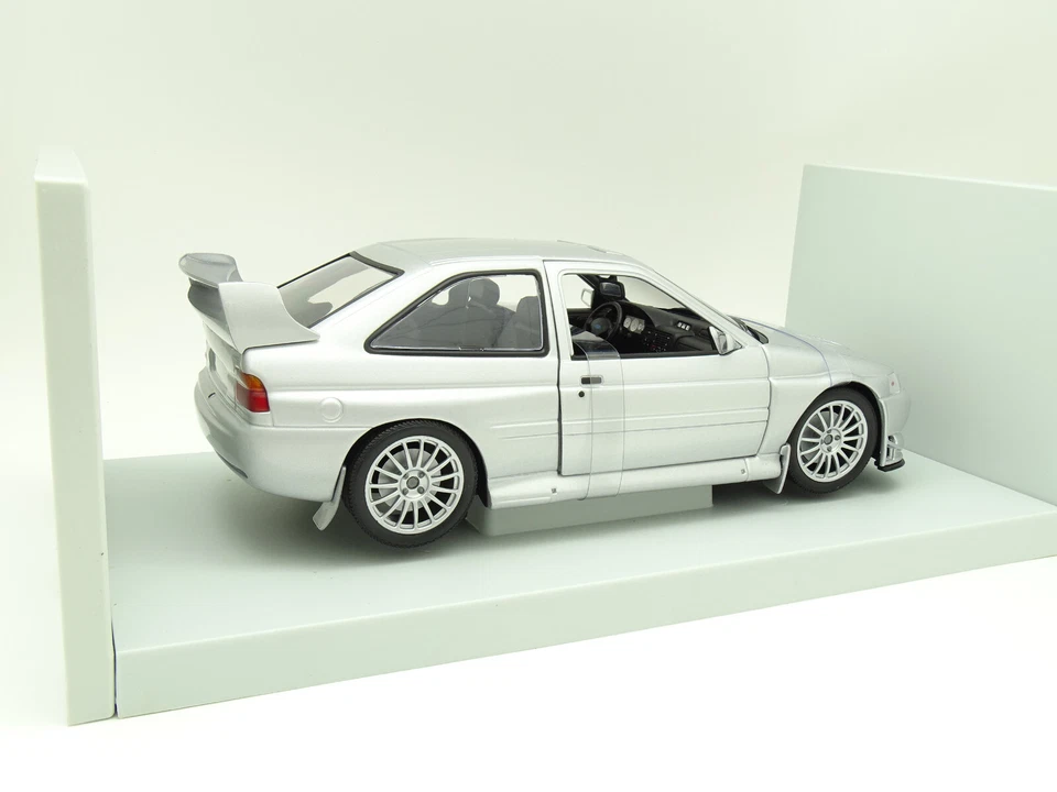 UT Models 1/18 - Ford Escort Rs Cosworth WRC Silver 22706 - Image 2 of 2
