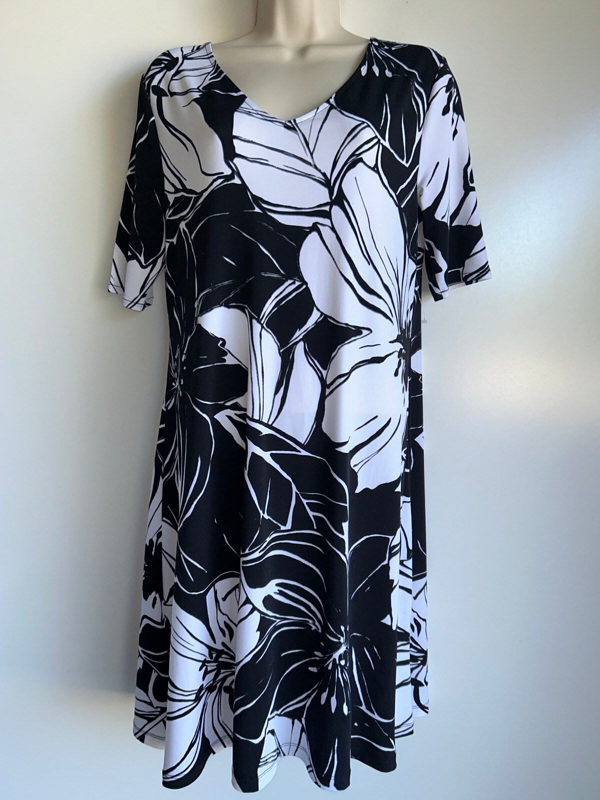 CHICO'S Black u0026 White Floral Cross Back Dress Size 0 u003d US Size 4 | eBay