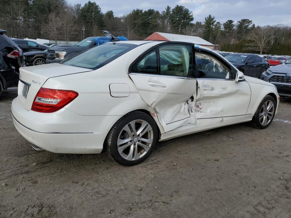 Used Rear Left Door Assembly Rear Side fits: 2012 Mercedes-benz Mercedes c-class Foto 3 de 4