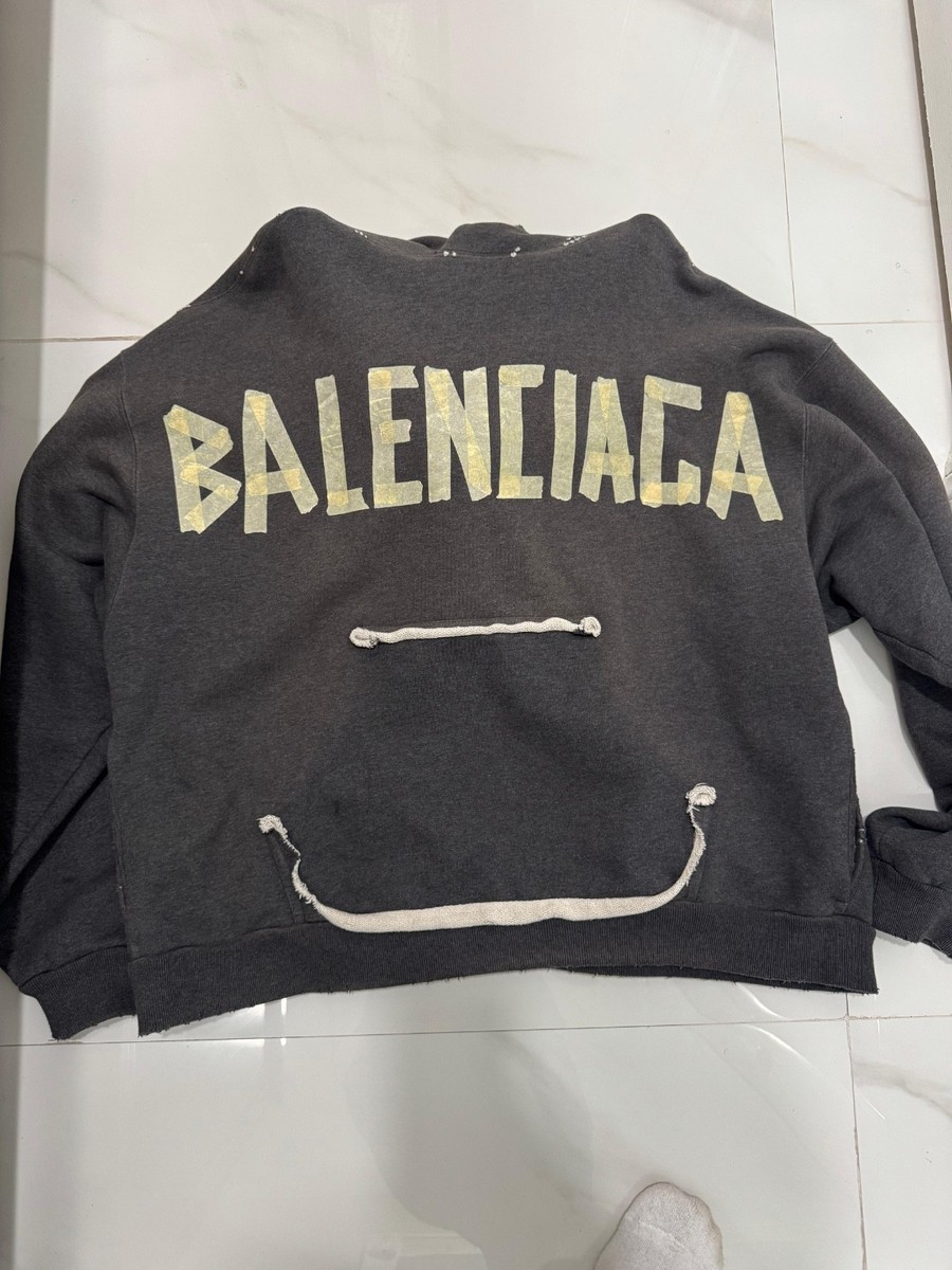 サイズ3 BALENCIAGA TAPE TYPE RIPPED POCKET BALENCIAGA TAPE TYPE RIPPED POCKET HOODIE OVERSIZED IN BLACK FADED