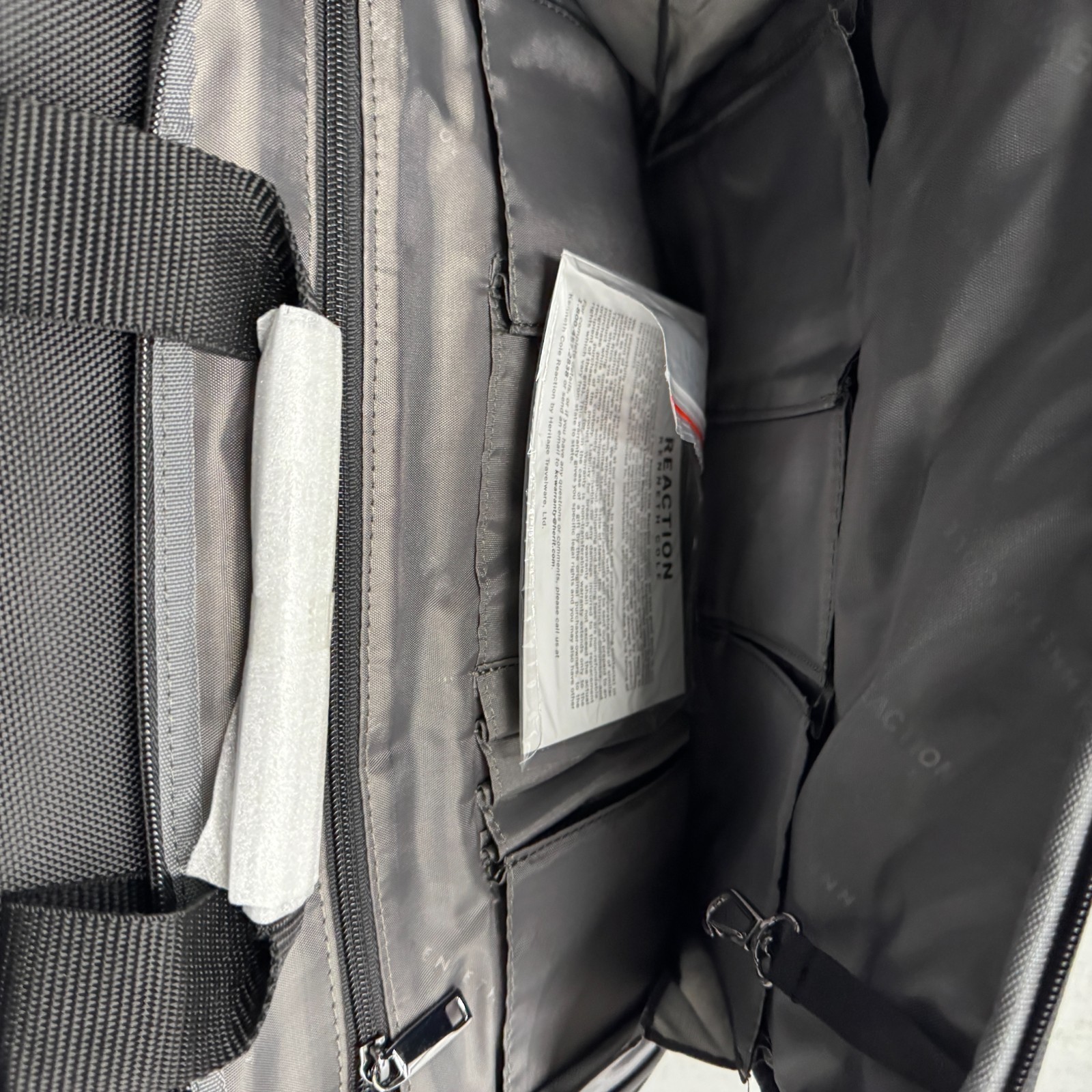 Kenneth Cole Reaction EZ-SCAN TSA-Friendly Laptop Messenger Bag Big B1G Conf