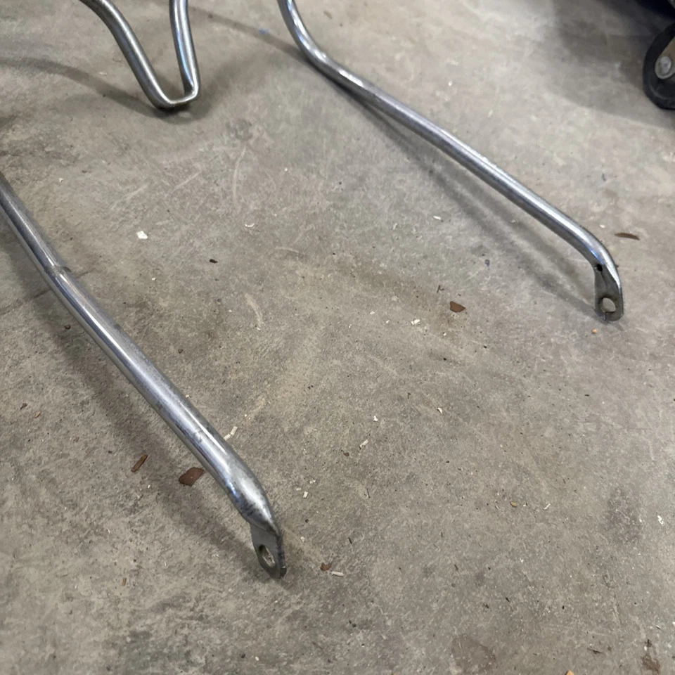 Riel de mano/agarre Triumph 82-5424 vintage compatible con 650 gemelos 1963-65 Foto 2 de 4