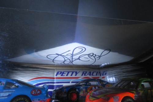 1999 AUTOGRAPHED by KYLE PETTY Hot Wheels 3 Car Set Fathers Day 50th Anniversary - Picture 12 of 24