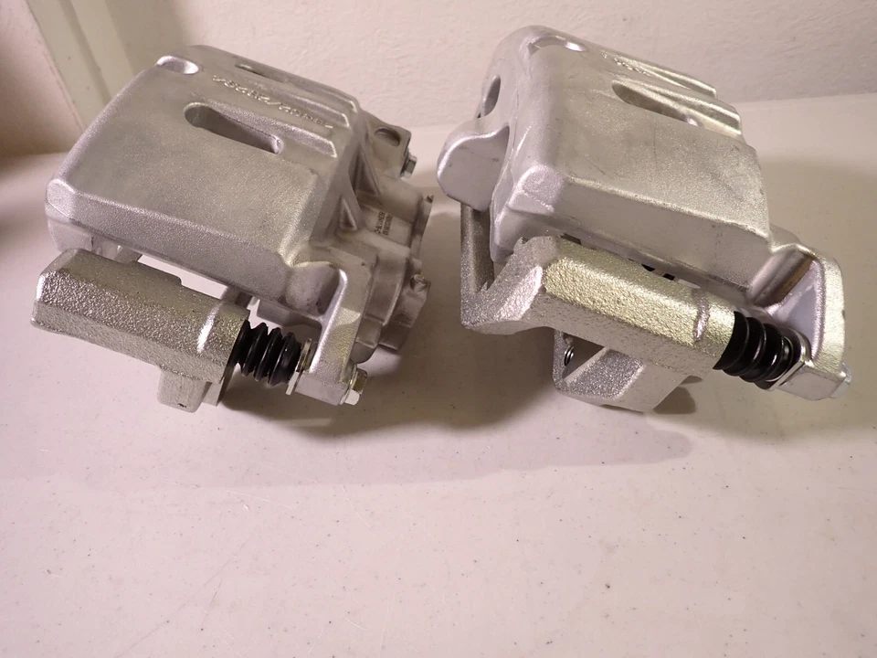 Front LH & RH Disc Brake Caliper w/ Bracket for Ford Mustang 2015 2016 2017 2018 - Image 4 of 4