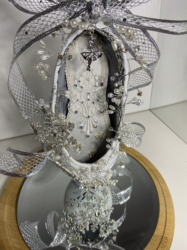 Snow Queen - Unique hand decorated pointe shoe for the ballet lover - Picture 5 of 7