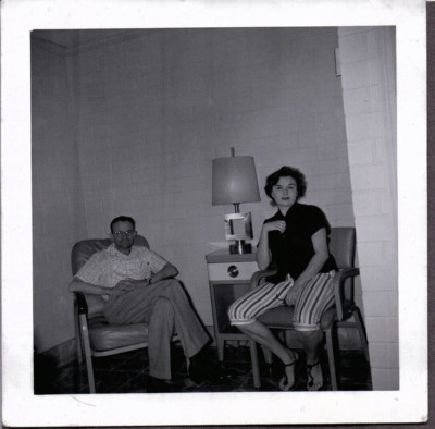 VINTAGE PHOTOGRAPH 1956 MENS/GIRLS MOTEL FASHION WEST MEMPHIS ARKANSAS OLD PHOTO