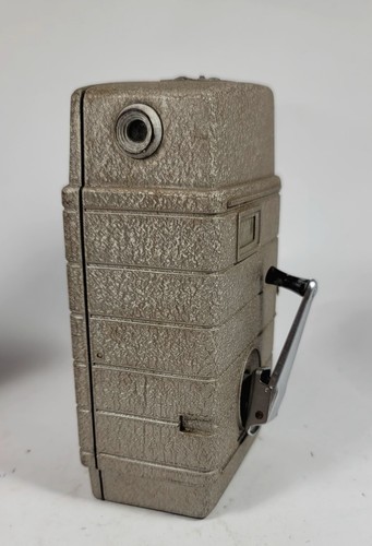 Vintage Bell & Howell One-Nine 8mm Movie Camera with Leather Case - Picture 10 of 12