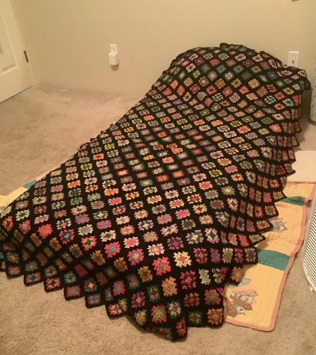 Vintage handgehäkelte Zwillingsdecke, 93” x 62”, Granny Square Rautenmuster - Bild 9 von 10
