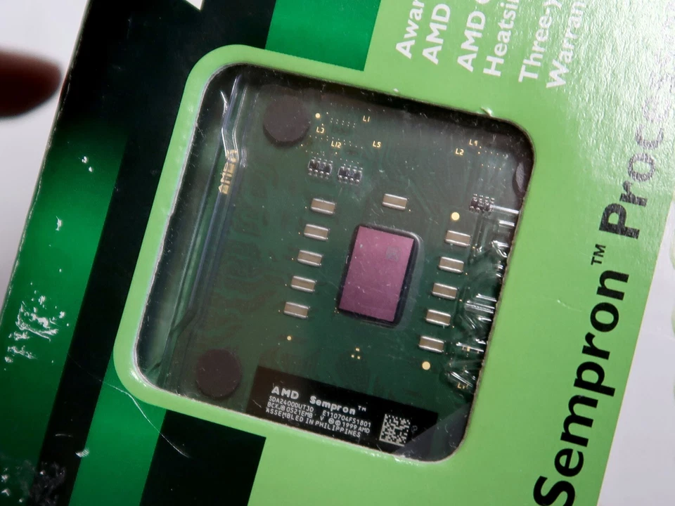 AMD Sempron 2400+, SDA2400DUT3D, 1.66GHz, Socket A (462), BRAND NEW, OPENED ONCE - Image 3 of 4