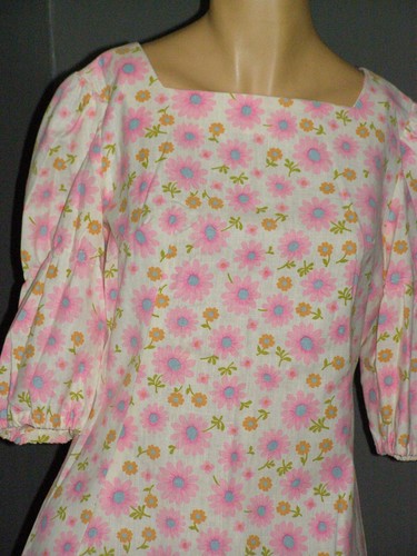 Vintage 60's pink & blue DAISIES print sheath dress PUFF SLEEVES S M mod hippy - Picture 3 of 14