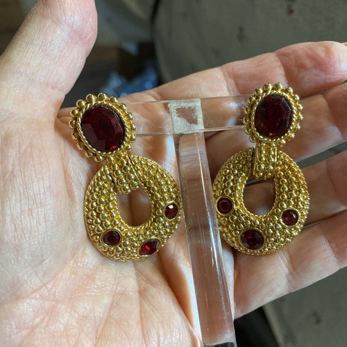 RED SWAN SWAROVSKI CRYSTALS ETRUSCAN DESIGN ARTICULATED PIERCED EARRINGS - Picture 12 of 15