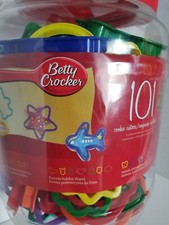 100 cookies cutter set... maybe used one out of 1