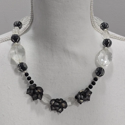 VETEMENTS Collana romantica gotica fiore nero acrilico perline finte perle