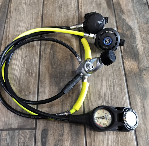 Aqua Lung Titan Regulator w/ ScubaPro G250 Octo & Oceanic 3 Gauge Console Used