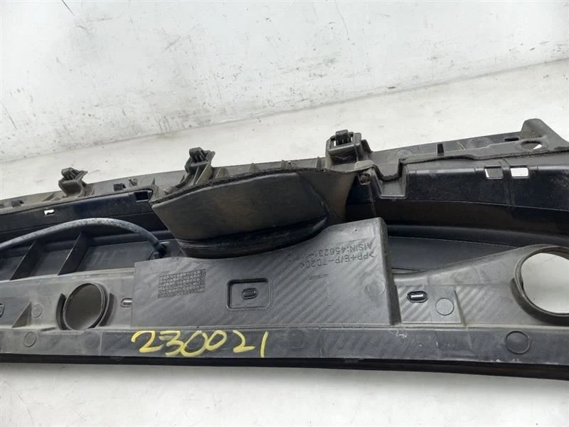 13 PANEL DE VENTILACIÓN CAPÓ TOYOTA PRIUS C Foto 3 de 4