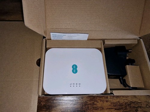 EE 5G WiFi Mobiler Router / Hotspot QTAD52E entsperrt. Neu. - Bild 3 von 4