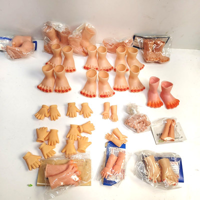Doll Hands & Feet Replacement Parts Various Sizes Flesh Ton Mixed Lot Of Vintage
