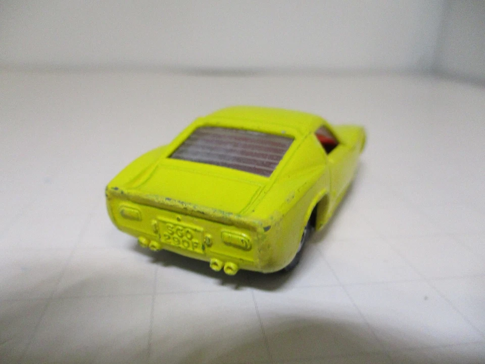 Matchbox Superfast #33D V-2 Lamborghini Miura Rare Yellow/Red Int/thin 5 spoke. - Image 4 of 4