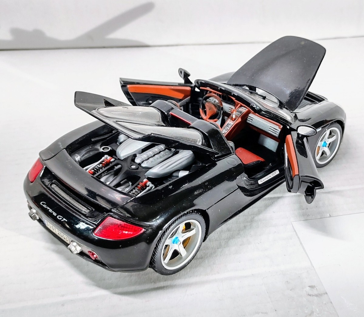 Maisto Premiere Edition Porsche Carrera GT Black EXECUTIVE