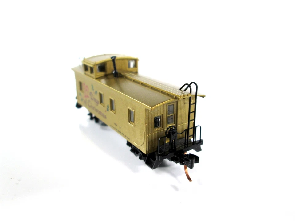 N Scale ***12 DAYS of CHRISTMAS*** 34' Wood Caboose ---- Micro Trains 05100250 - Image 3 of 4