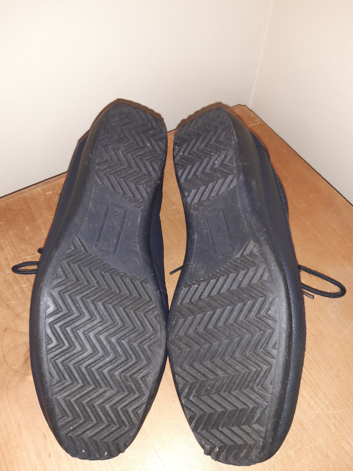 Dr. Keller Ladies Blue Lace Up Shoes Size 5. Some Marks. 1 Stain Inside