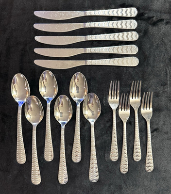 Cambridge Berkshire Sand Zig Zag Stainless Steel Flatware 12 Pieces Forks Spoons