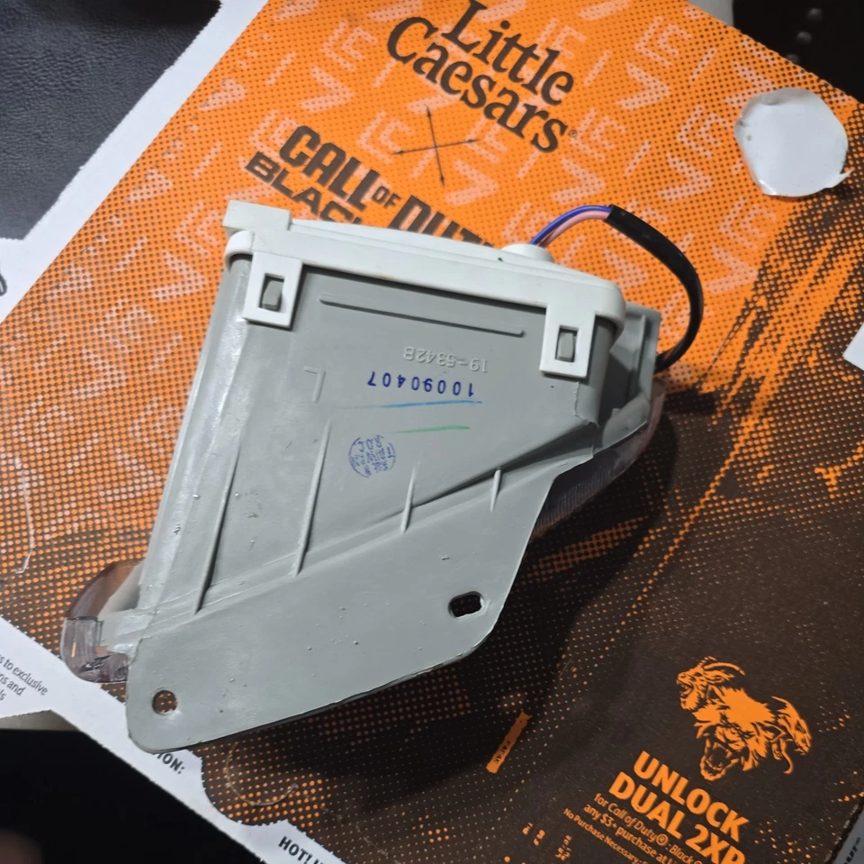 Conjunto de faros antiniebla izquierda Dodge Grand Caravan 1996-1998 Foto 4 de 4