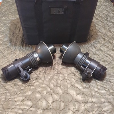Profoto ComPact 600R Monolight Pair + Zoom Reflectors Tenba Case Great Condition