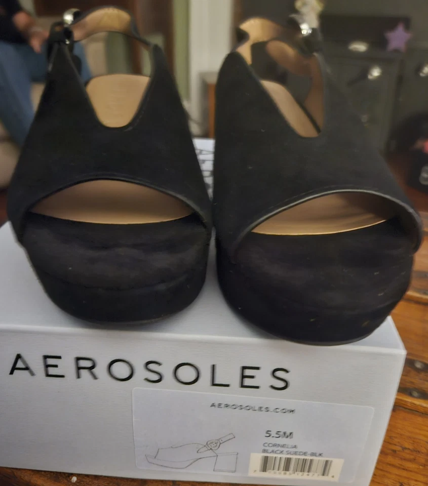 Sandália Aerosoles Cornelia Feminina Salto Plataforma Couro Preto Camurça tamanho 5.5 EUA - Imagem 2 de 4