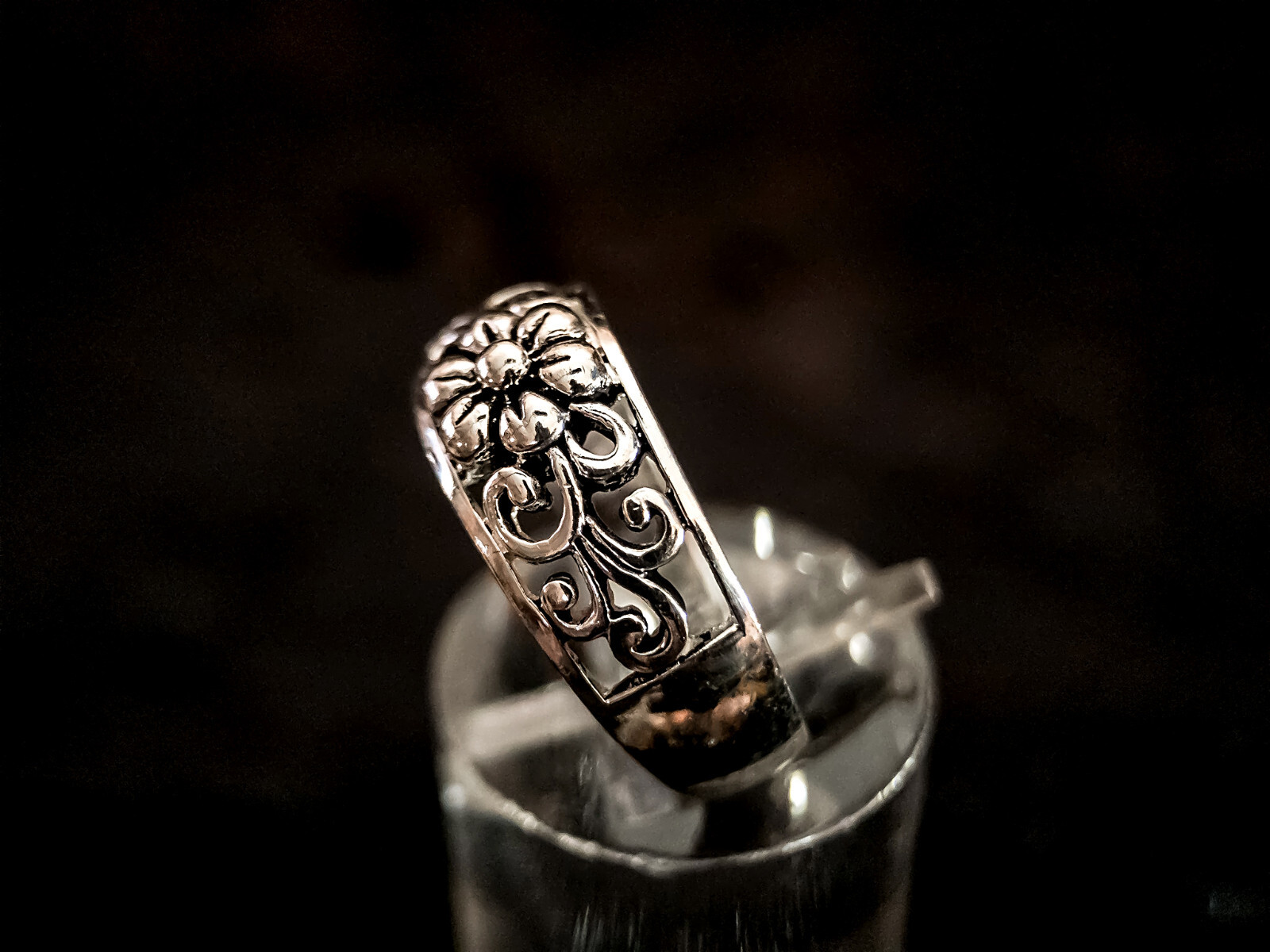 Sterling Silver Ring with Vines & Flower Motif - image 4