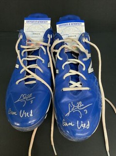CHRIS TAYLOR DODGERS SIGNED GAME USED CLEATS PSA WITNESS COA 1C01574/75