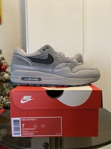 nike pompidou by night