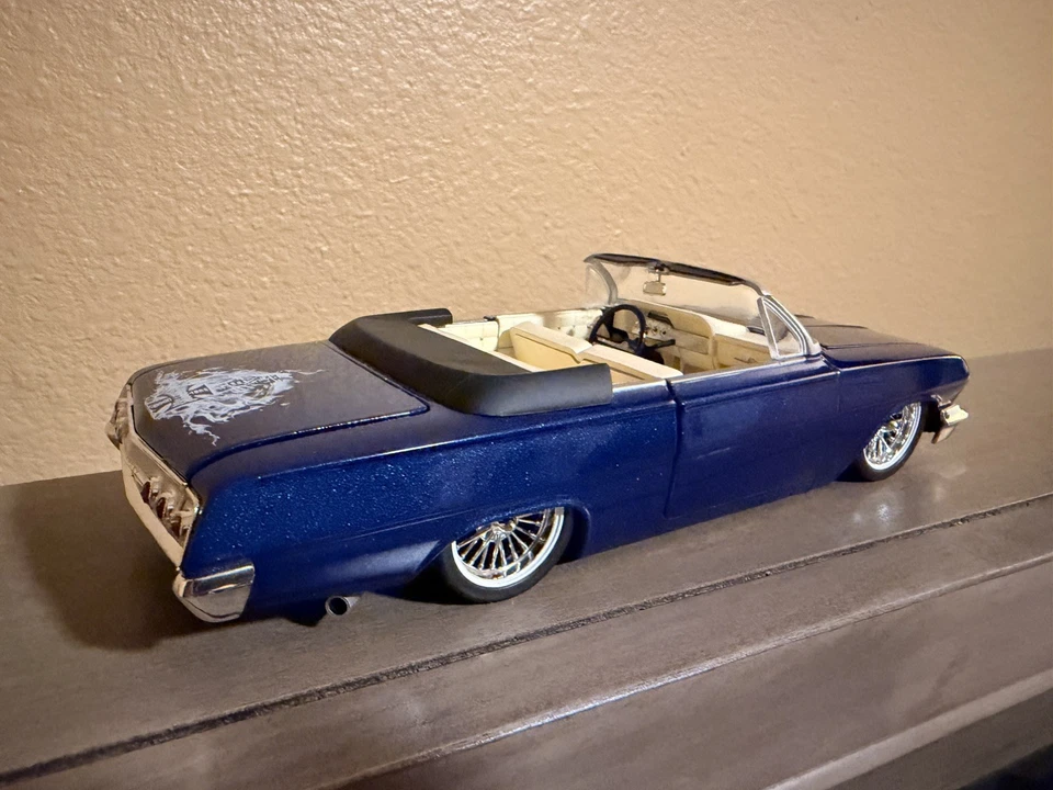 West Coast Choppers 1962 Impala 1:24 Scale Diecast Car. Dark blue,cream interior - Image 2 of 4